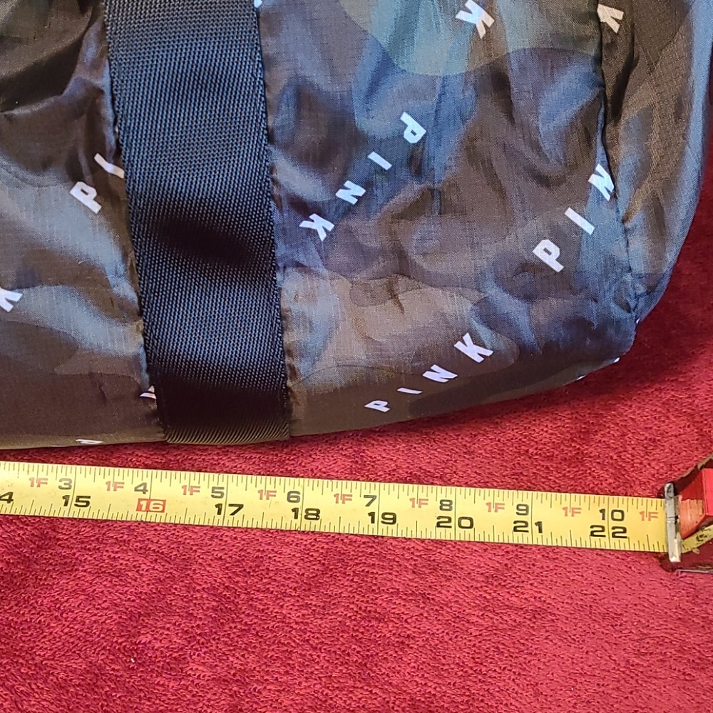 BRAND NEW PINK VS Duffle Bag - Picture 10 of 11